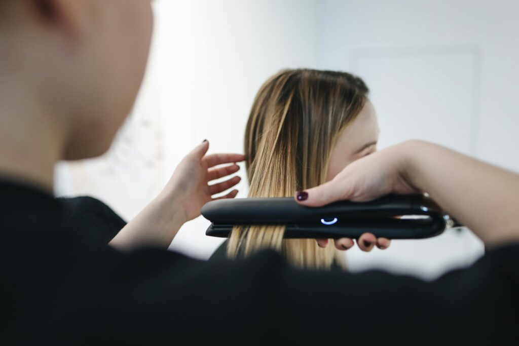 Maîtrisez les métiers de la coiffure avec une formation en alternance !